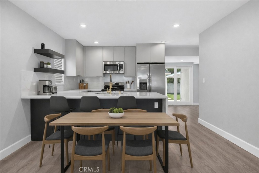 906 West Poplar Street Compton, CA 90220 - Photo 8 of 36