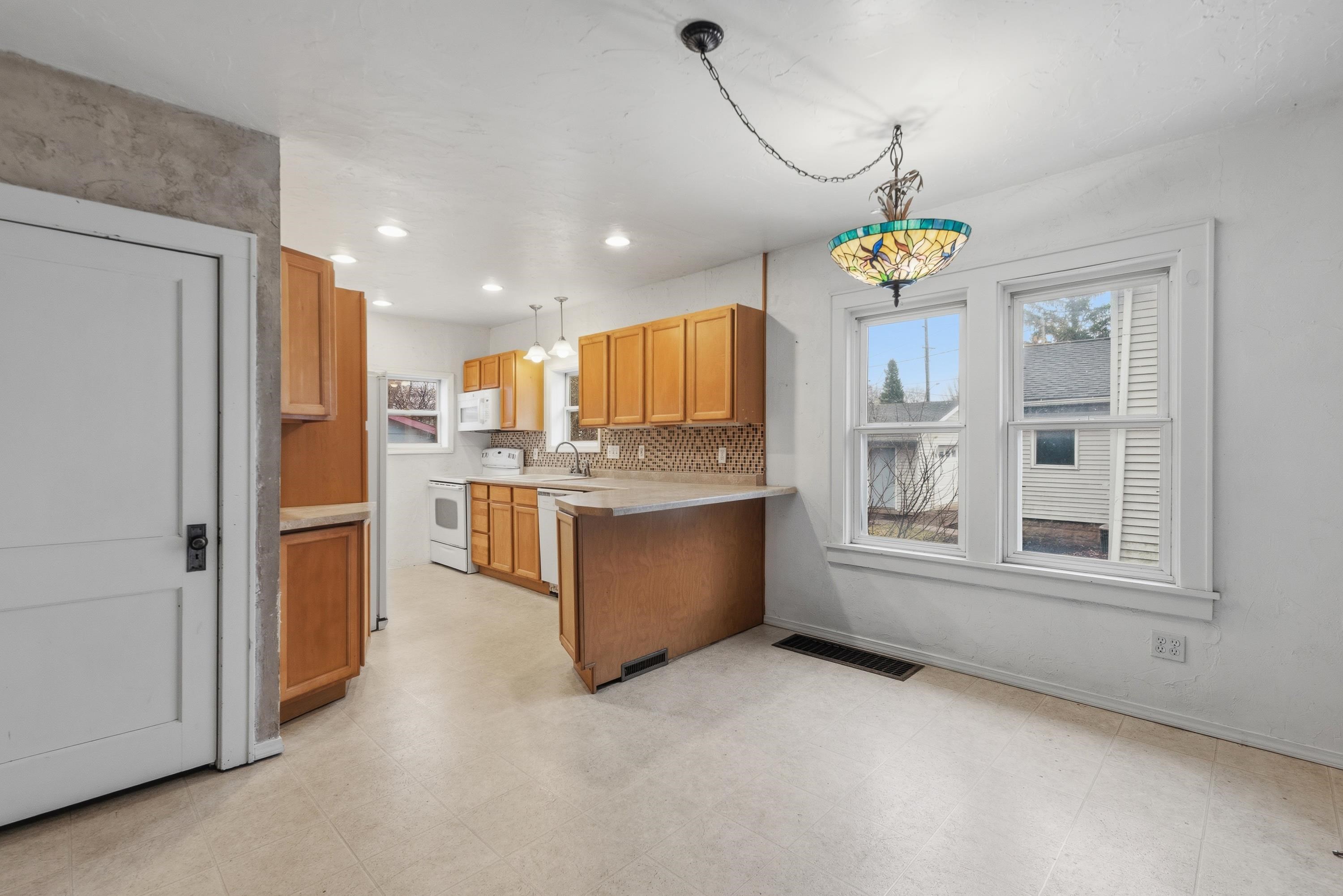 109 Walnut Street Fond du Lac, WI 54935 - Photo 7 of 28