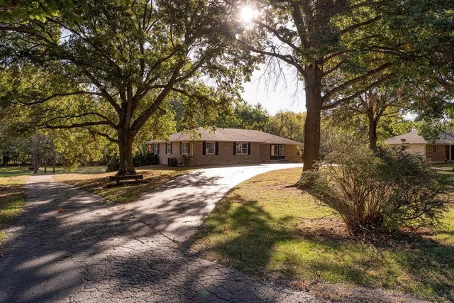 $350,000 | 19 Skyline Drive, Adrian, MO 64720