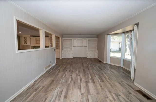 $350,000 | 19 Skyline Drive, Adrian, MO 64720