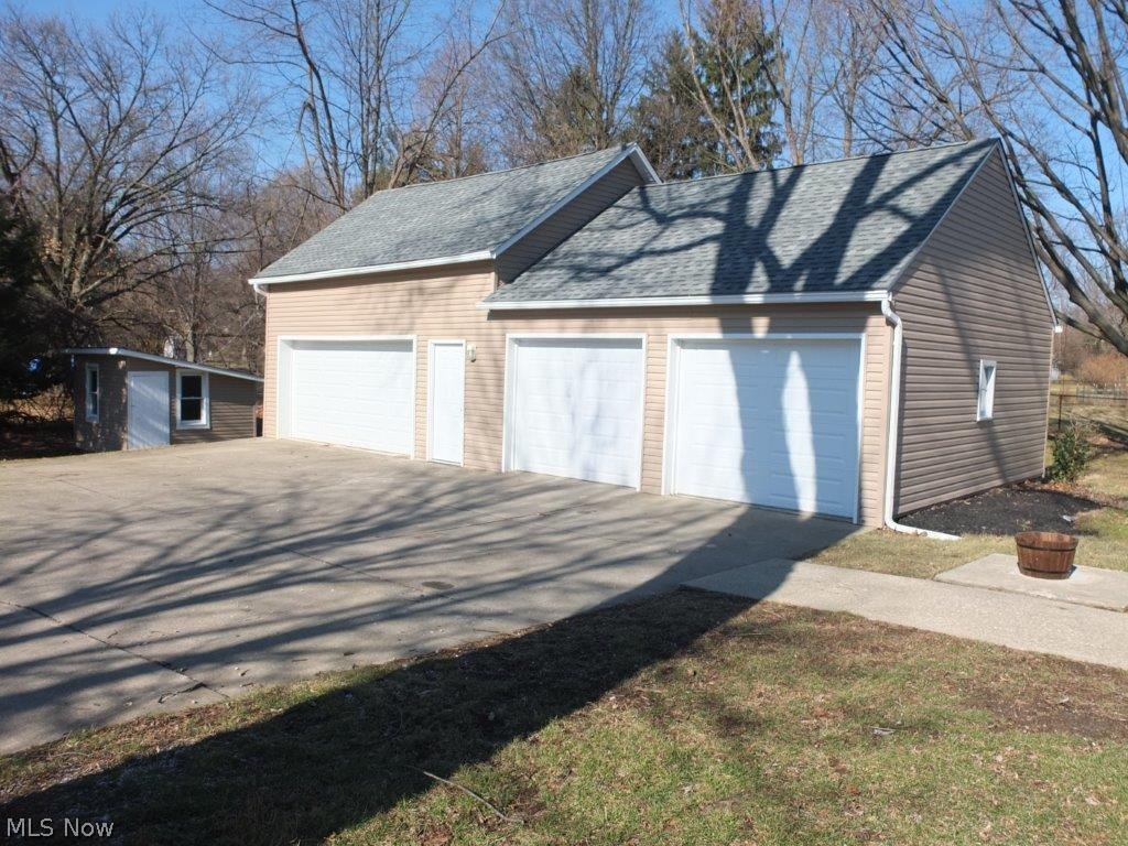 307 Everhard Road Southwest North Canton, OH 44709 - Photo 19 of 20 4-car Garage