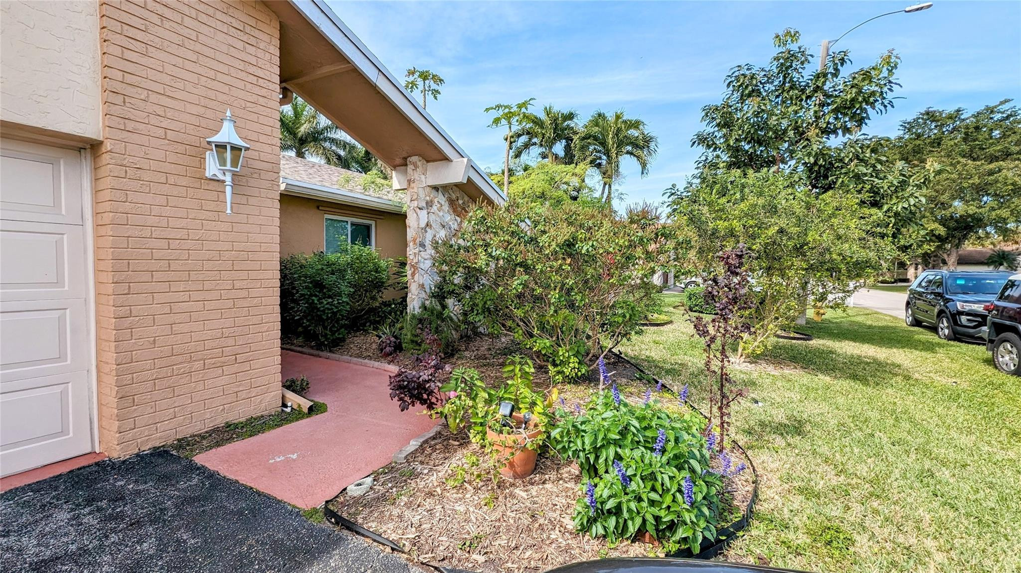 8105 Nutmeg Way Fort Lauderdale, FL 33321 - Photo 2 of 28 Photo 2