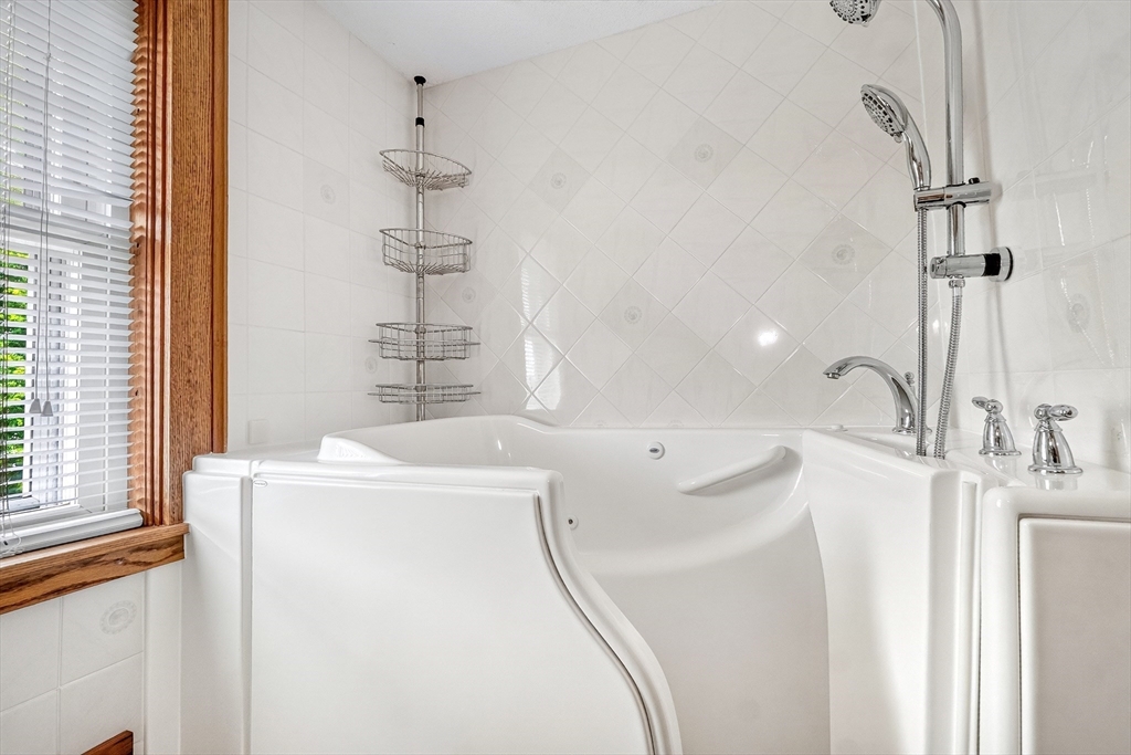 37 Loring Road Winthrop, MA 02152 - Photo 26 of 42