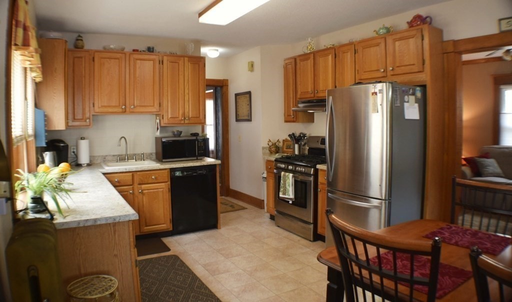 43 Brunswick Street Springfield, MA 01108 - Photo 3 of 19 Gallery Image 3