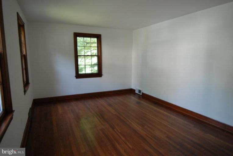 2805 Cameron Road Falls Church, VA 22042 - Photo 2 of 13 Living Room