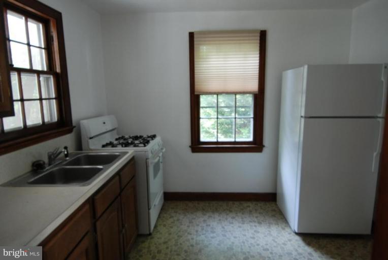 2805 Cameron Road Falls Church, VA 22042 - Photo 5 of 13 Kitchen