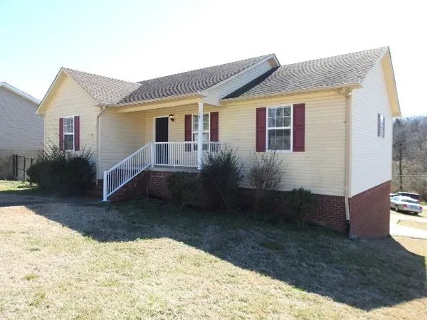 a view of a house with a yard