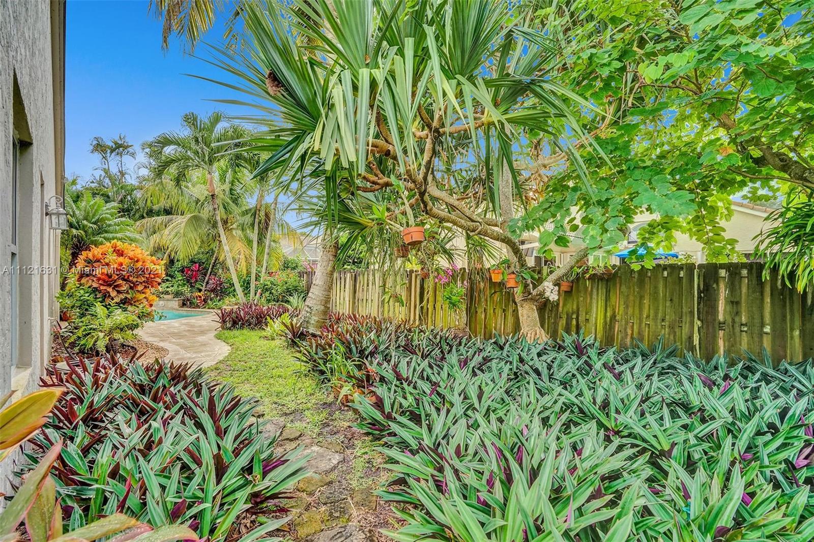 3303 Ridge Trace Davie, FL 33328 - Photo 9 of 55 Gallery Image 9