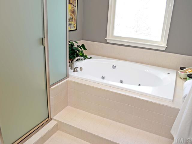 8009 Windsor Ridge Drive Raleigh, NC 27615 - Photo 20 of 25 Master Bath/Spa