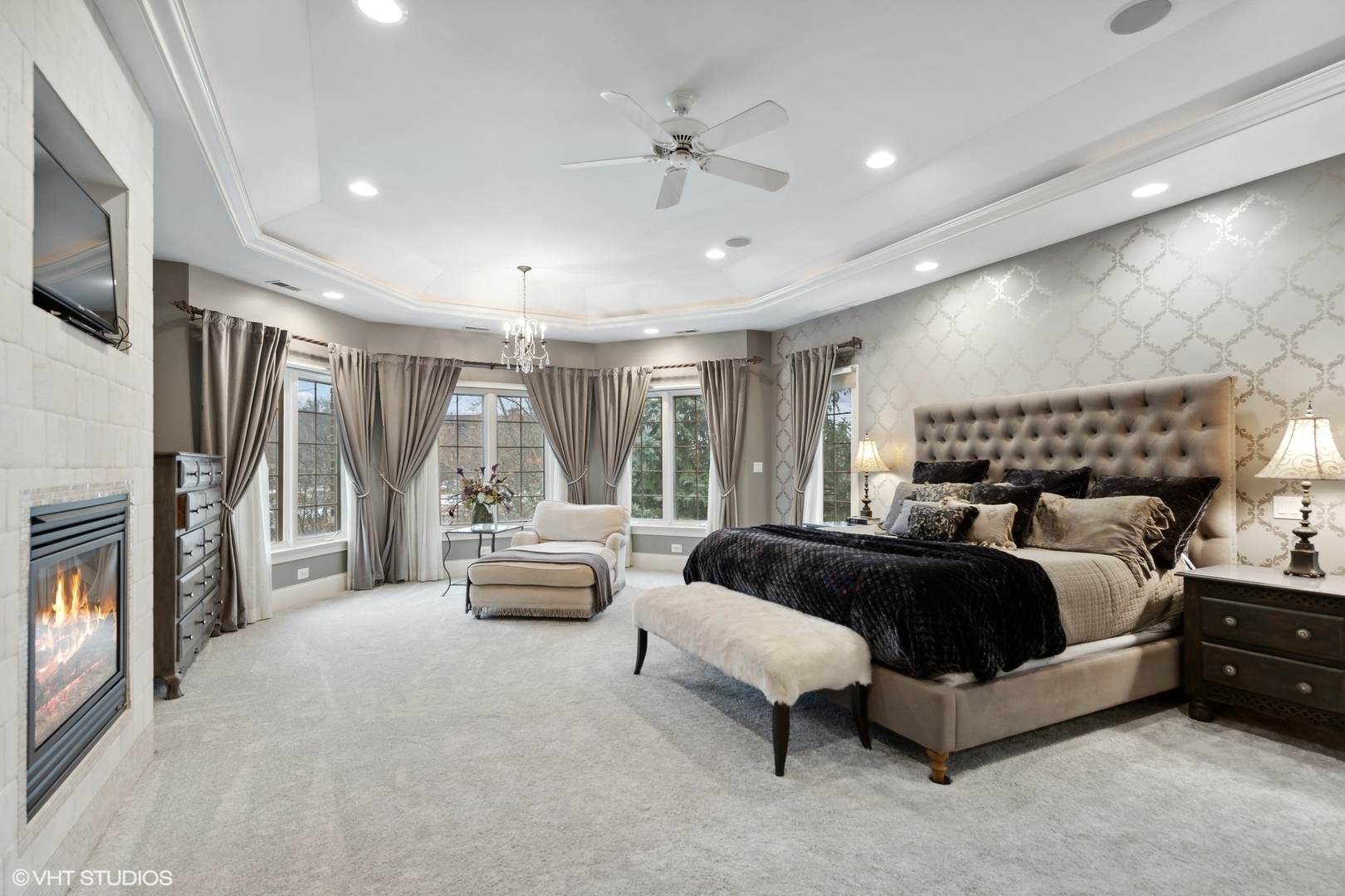 3825 Oak Avenue Northbrook, IL 60062 - Photo 22 of 56 a spacious bedroom with a bed and a large window