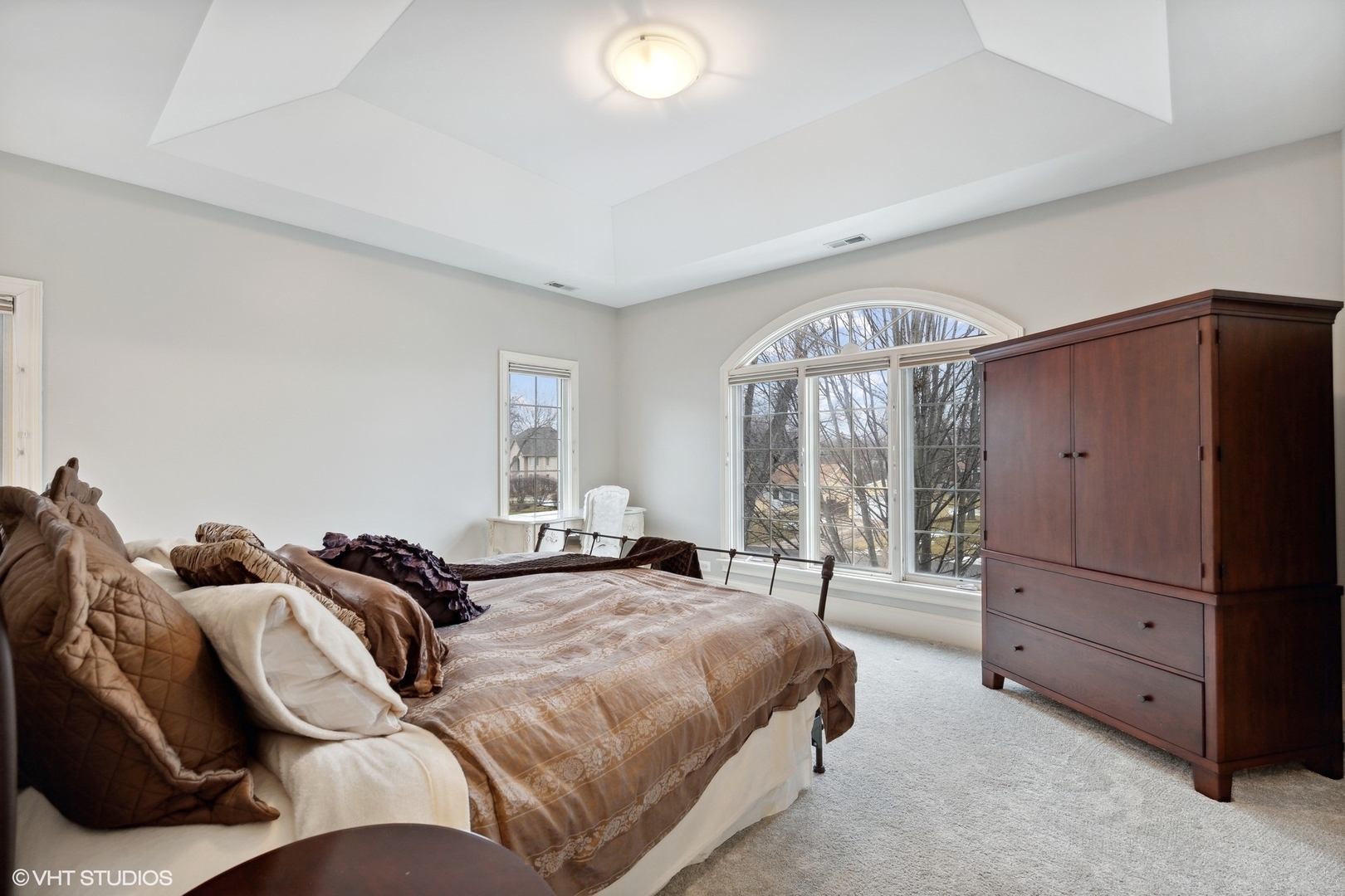 3825 Oak Avenue Northbrook, IL 60062 - Photo 30 of 56 a bedroom with a bed and a mirror