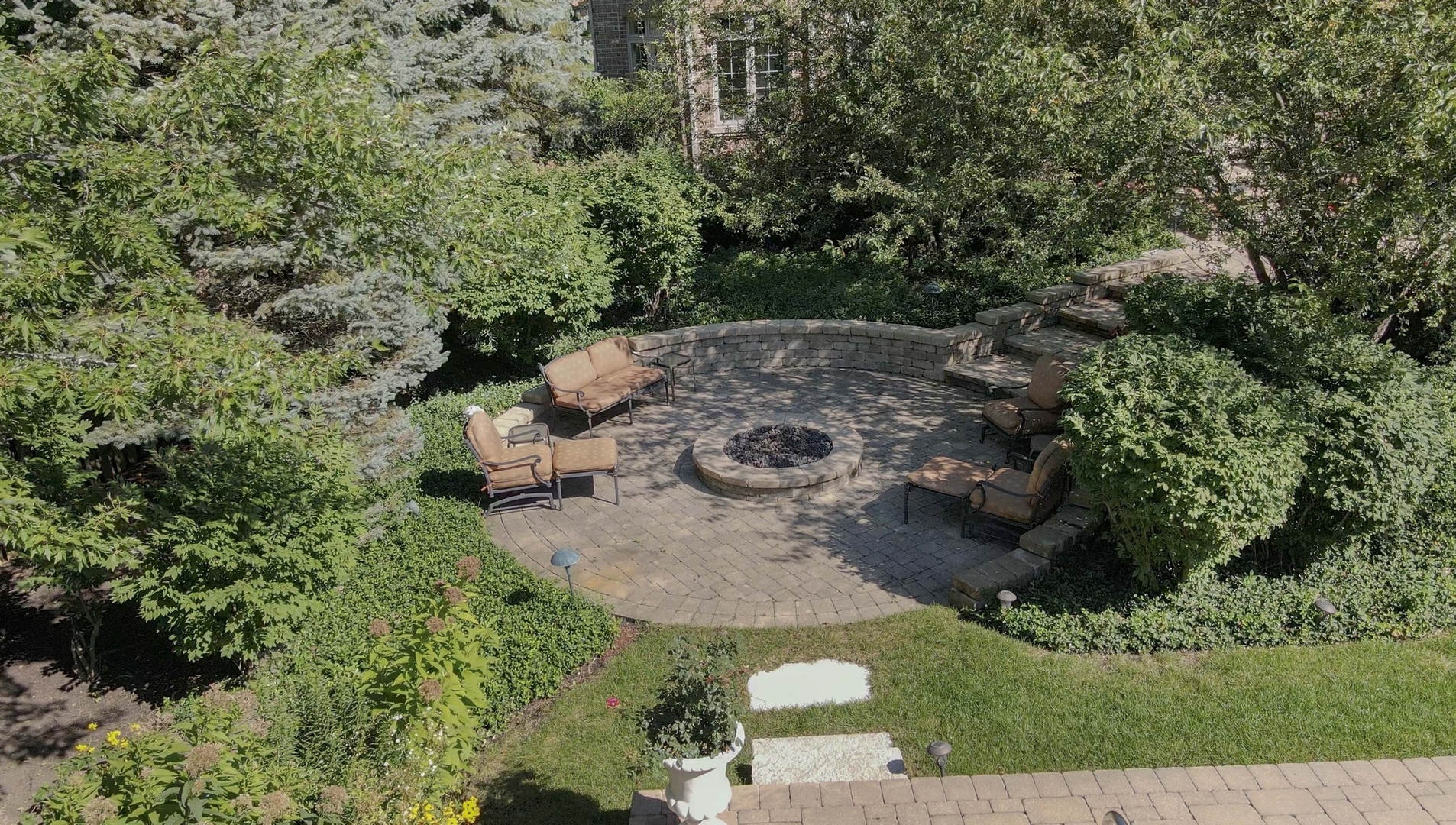 3825 Oak Avenue Northbrook, IL 60062 - Photo 54 of 56 an aerial view of a house with yard