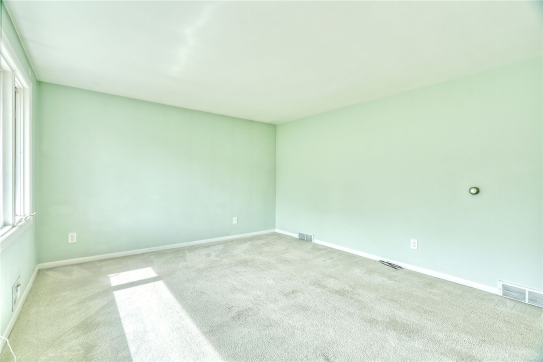 82 Woolacott Road Rochester, NY 14621 - Photo 4 of 45 Gallery Image 4