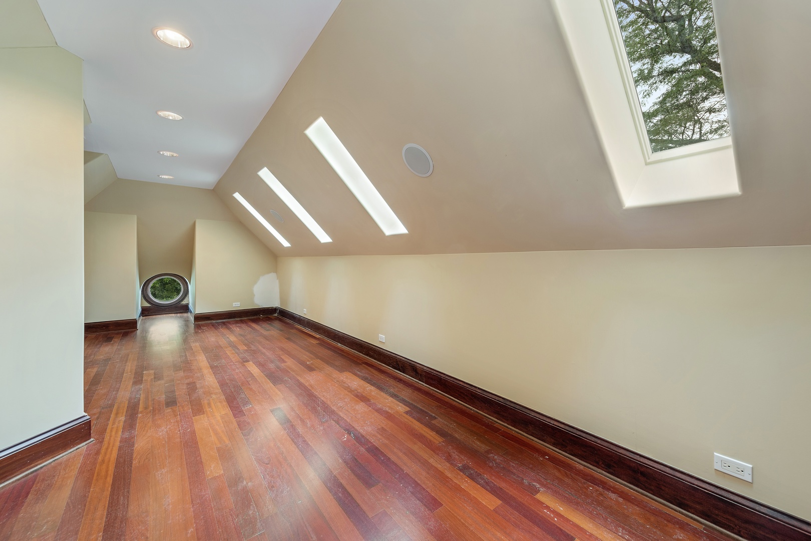 819 Wilson Lane Hinsdale, IL 60521 - Photo 15 of 26 a view of empty room with wooden floor