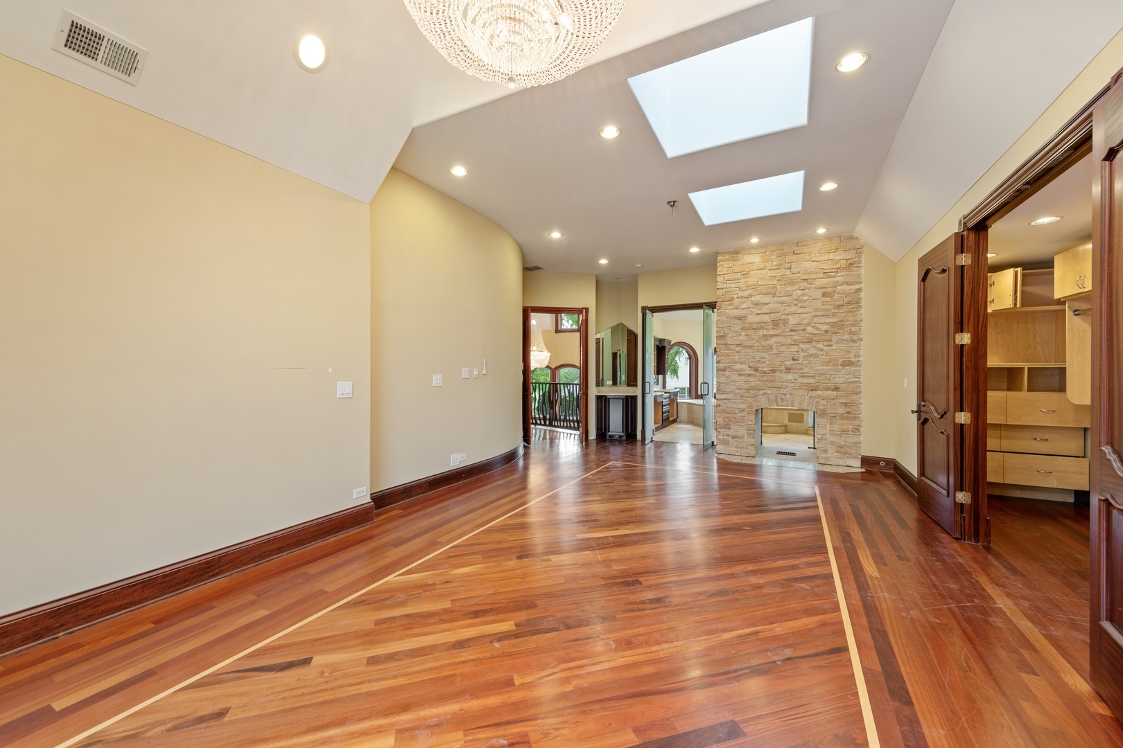819 Wilson Lane Hinsdale, IL 60521 - Photo 17 of 26 a view of empty room with wooden floor