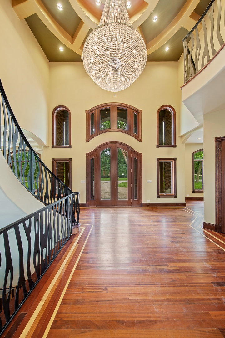 819 Wilson Lane Hinsdale, IL 60521 - Photo 3 of 26 a view of an entryway with wooden floor