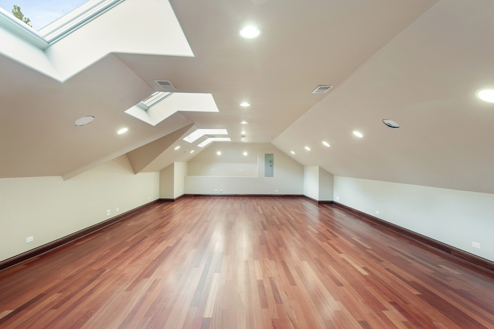 819 Wilson Lane Hinsdale, IL 60521 - Photo 23 of 26 a view of an empty room with wooden floor