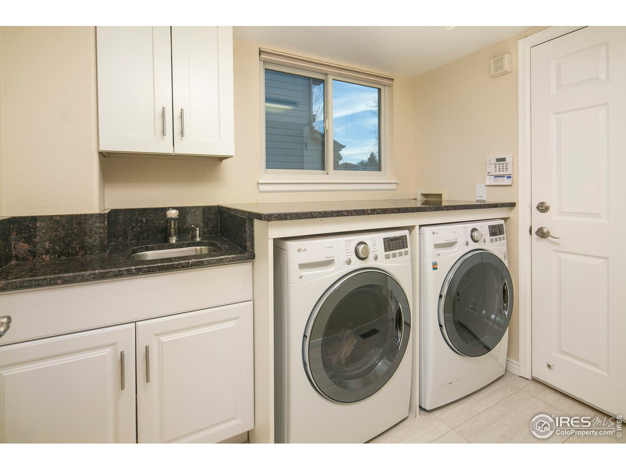 1692 Eldorado Drive Superior, CO 80027 - Photo 15 of 34 a kitchen with a washer and dryer