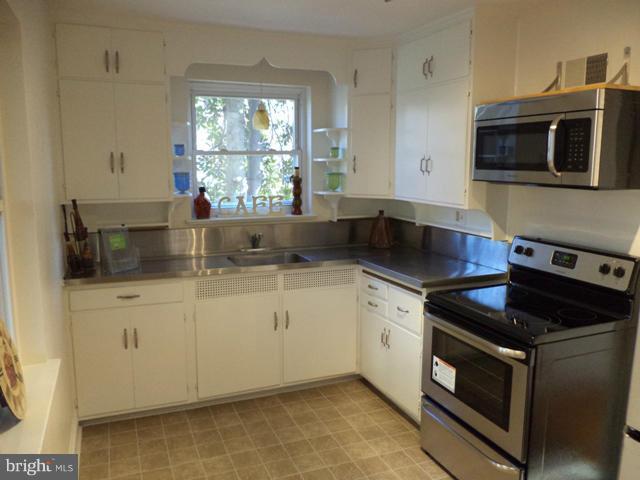 107 Hamilton Avenue Silver Spring, MD 20901 - Photo 8 of 30 Kitchen