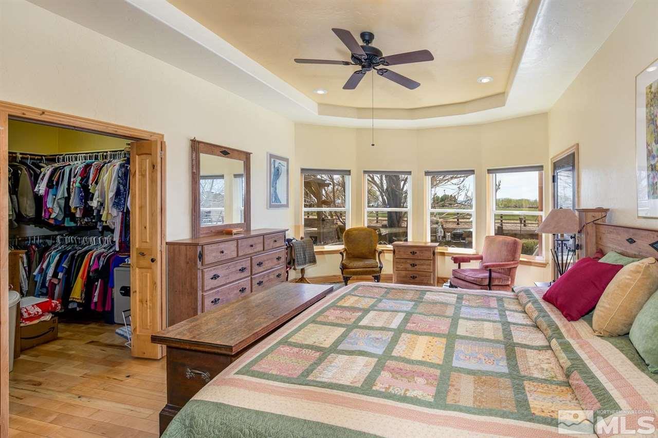 3500 South Allen Road Fallon, NV 89406 - Photo 23 of 40 a living room with furniture and a flat screen tv