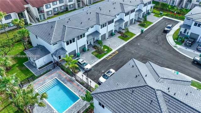 $480,000 | 5125 Southwest 37th Street, Hollywood, FL 33023