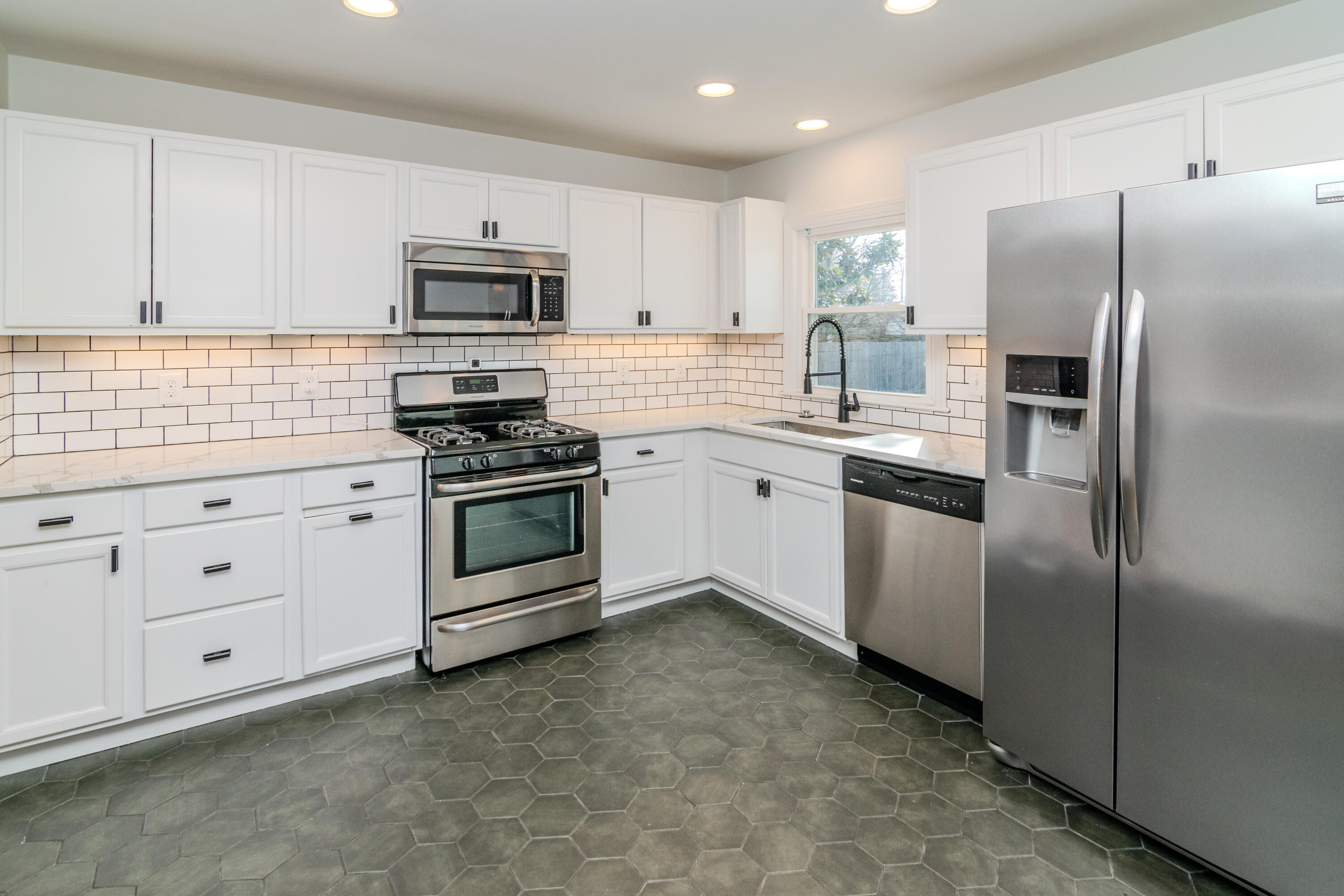 1016 Lane Allen Road Lexington, KY 40504 - Photo 13 of 40 1016LaneAllen-0028