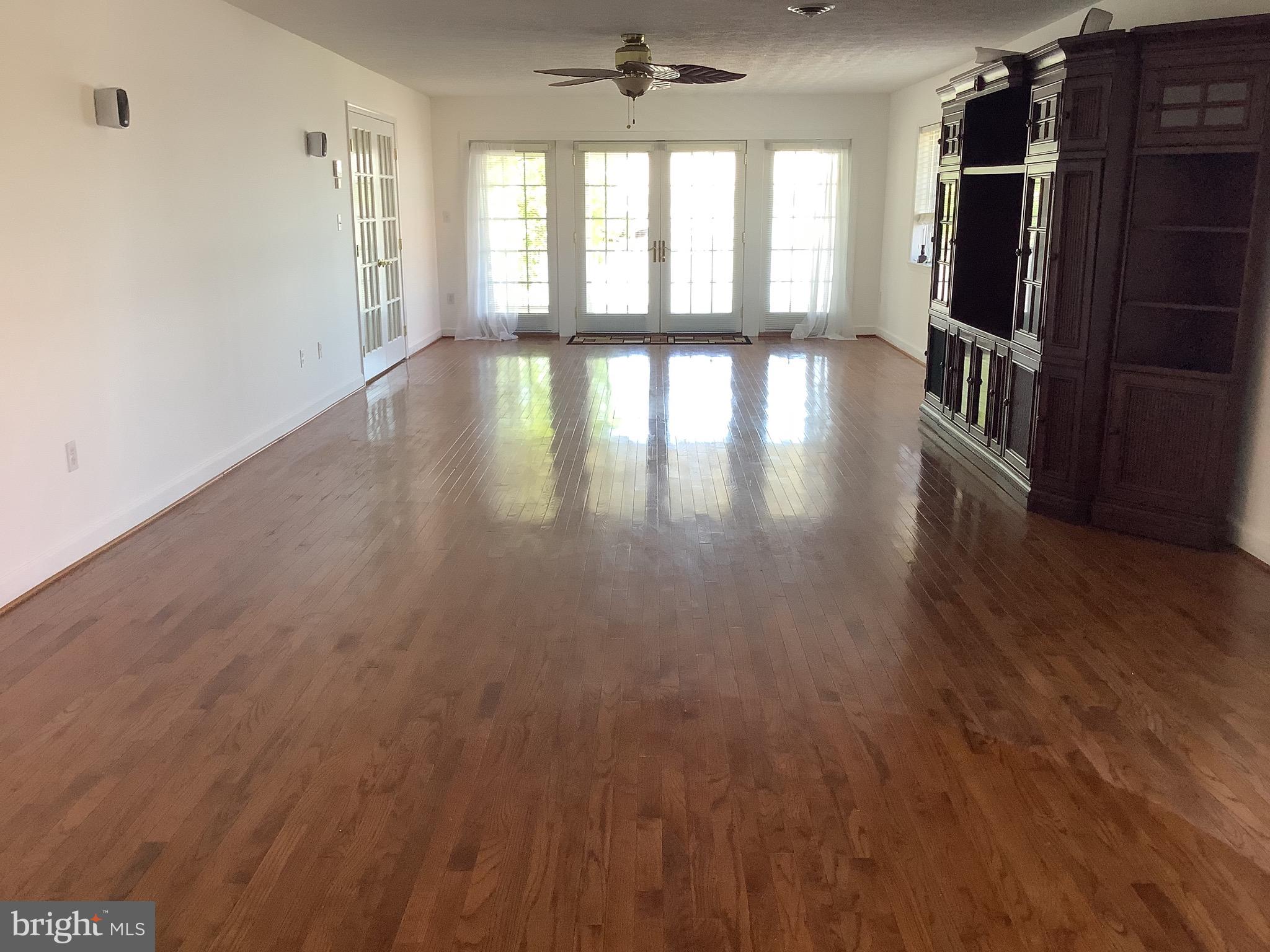 2822 Bay Sparrows Point Sparrows Point, MD 21219 - Photo 33 of 73 Living Room area Upper Level