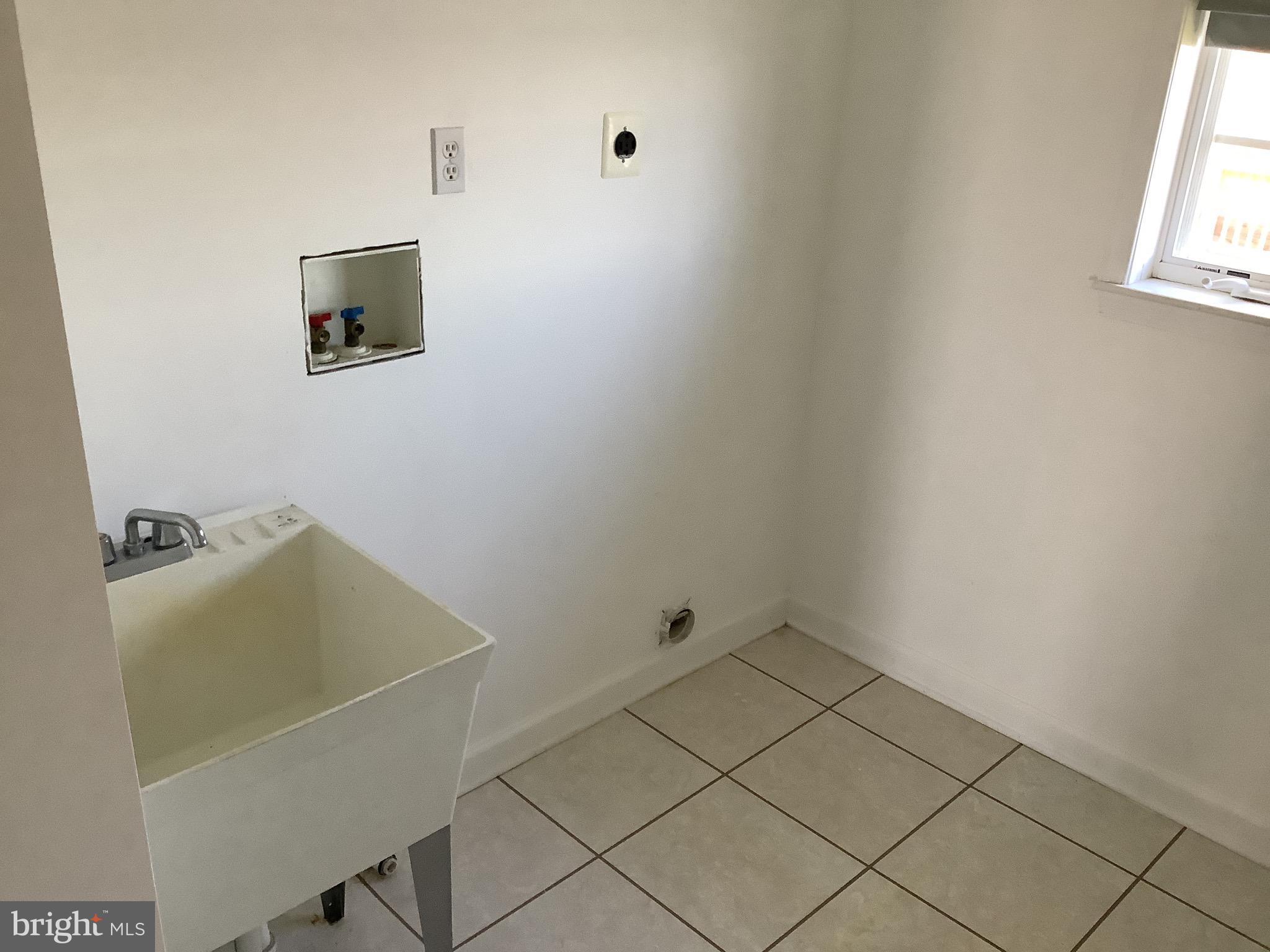 2822 Bay Sparrows Point Sparrows Point, MD 21219 - Photo 63 of 73 Washer and Dryer Hook-Ups with Utility sink