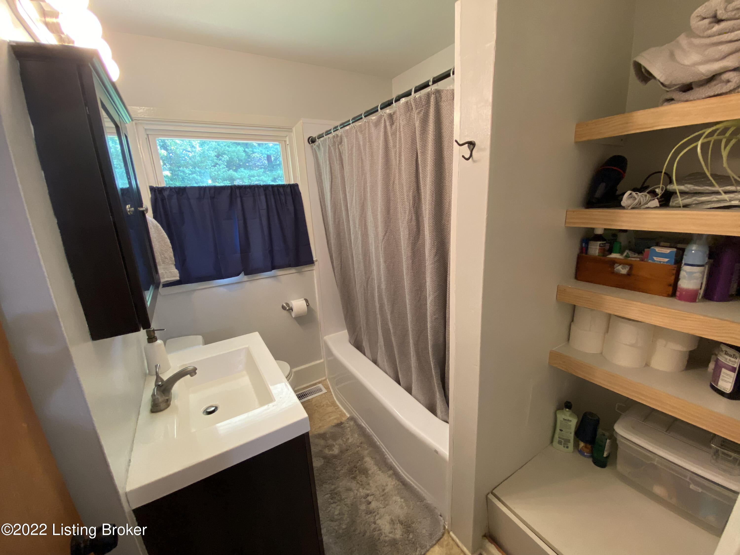 1819 Millgate Road Louisville, KY 40223 - Photo 20 of 26 Bathroom 1