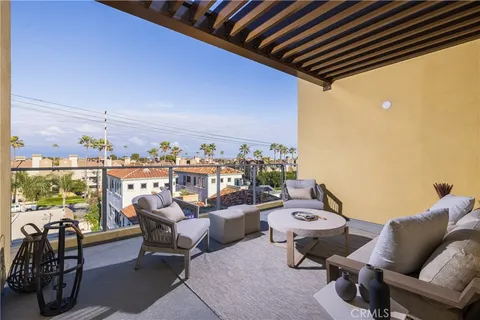$1,988,000 | 414 Main Street, Unit 420, Huntington Beach, CA 92648
