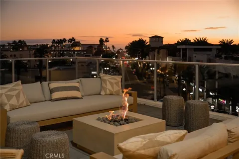 $1,988,000 | 414 Main Street, Unit 420, Huntington Beach, CA 92648