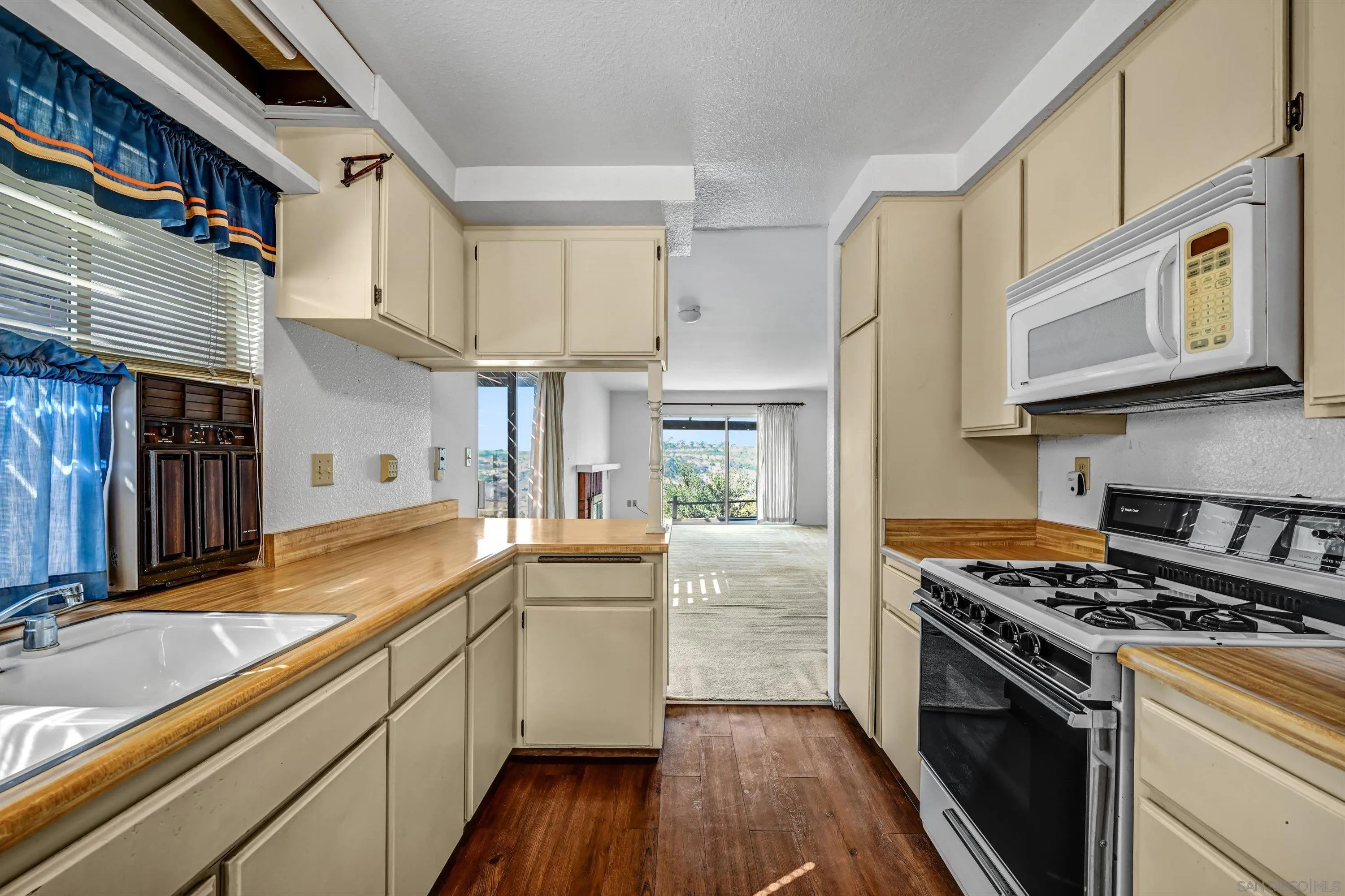 8858 Capcano Road San Diego, CA 92126 - Photo 12 of 34 Gallery Image 12