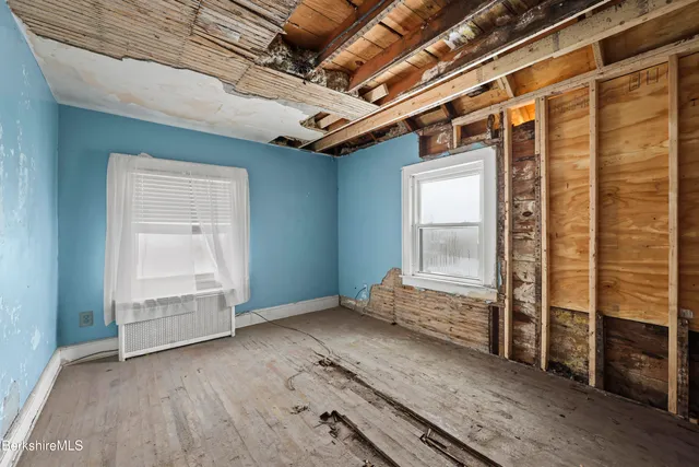 $199,900 | 21 Ensign Avenue, Pittsfield, MA 01201