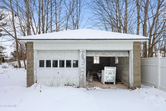 $199,900 | 21 Ensign Avenue, Pittsfield, MA 01201