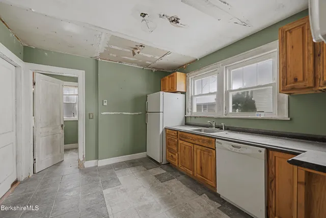 $199,900 | 21 Ensign Avenue, Pittsfield, MA 01201