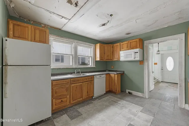 $199,900 | 21 Ensign Avenue, Pittsfield, MA 01201