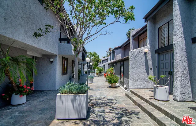 $1,199,000 | 1937 South Beverly Glen Boulevard, Unit 47, Los Angeles, CA 90025