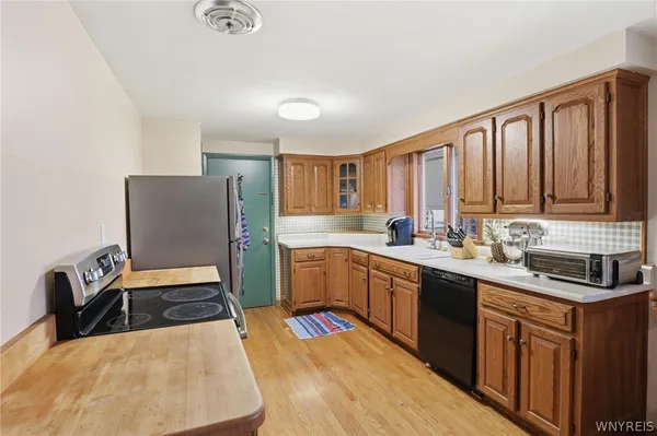 $199,999 | 18 Hoover Parkway, Lockport City, NY 14094