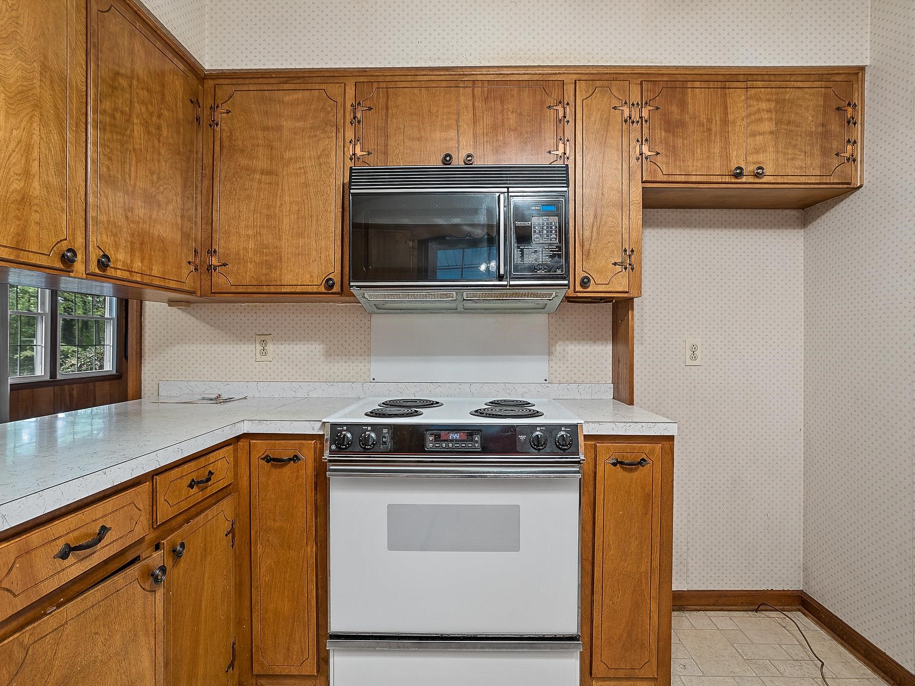 131 Lynn Road Spartanburg, SC 29306 - Photo 12 of 36 Gallery Image 12