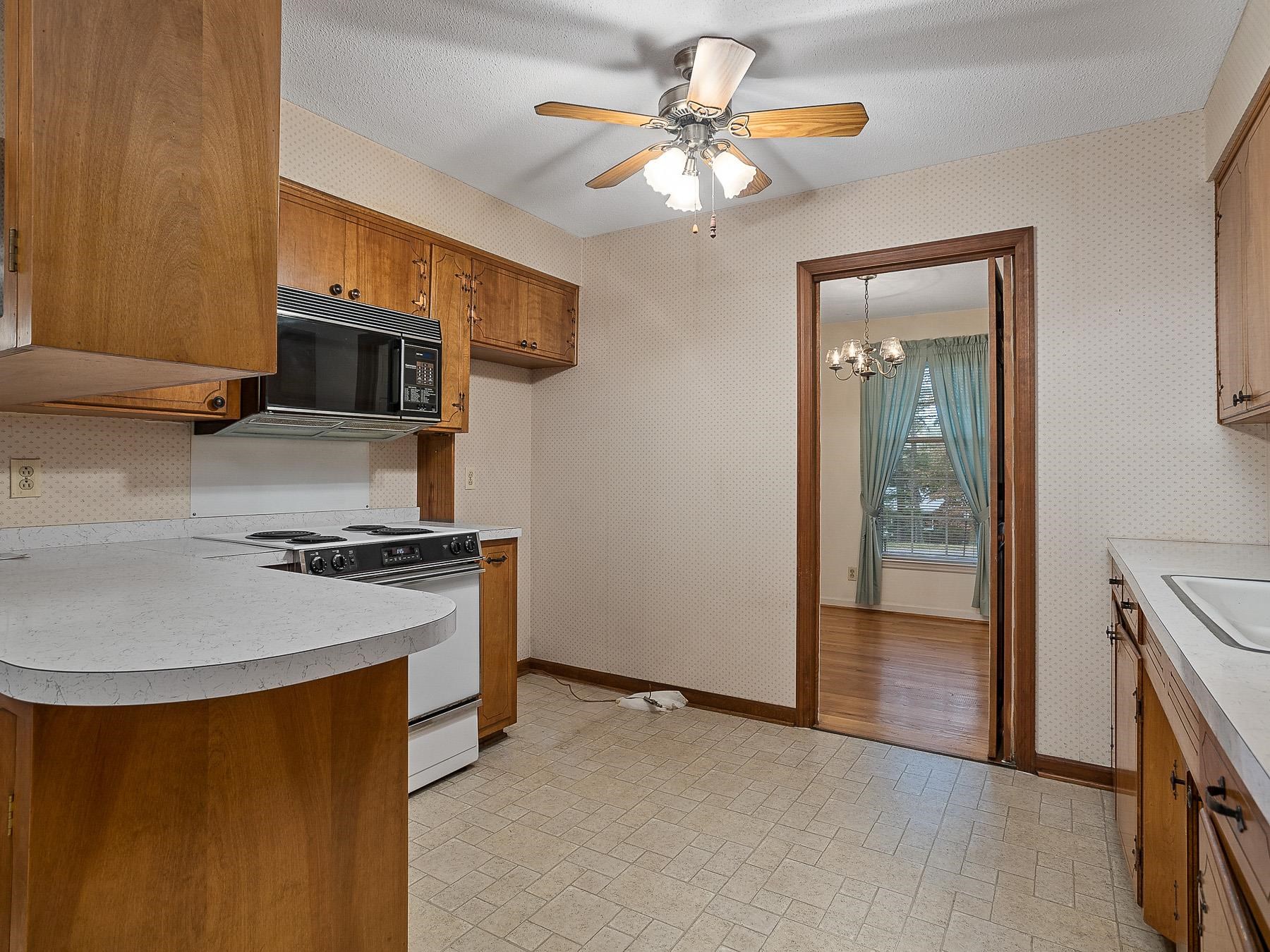 131 Lynn Road Spartanburg, SC 29306 - Photo 13 of 36 Gallery Image 13
