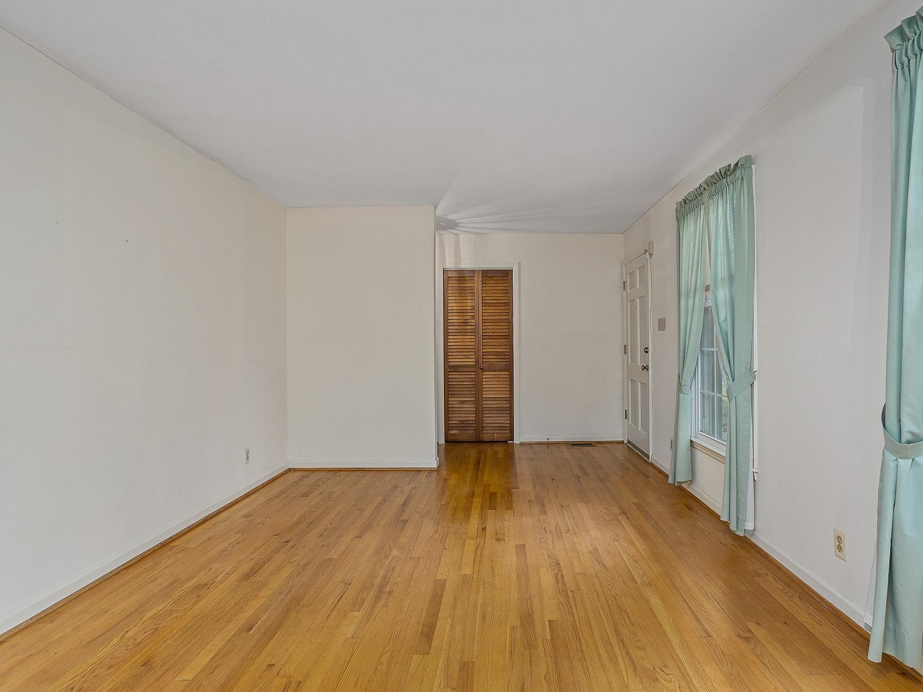 131 Lynn Road Spartanburg, SC 29306 - Photo 6 of 36 Gallery Image 6