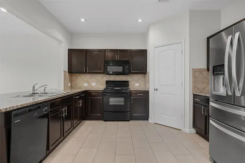 $354,500 | 518 Luna Vista Drive, Hutto, TX 78634