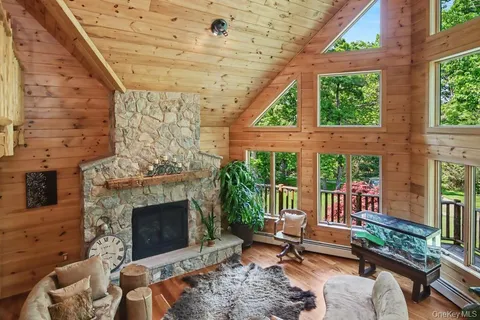 $1,200,000 | 33 Cimarron Road, Putnam Valley, NY 10579