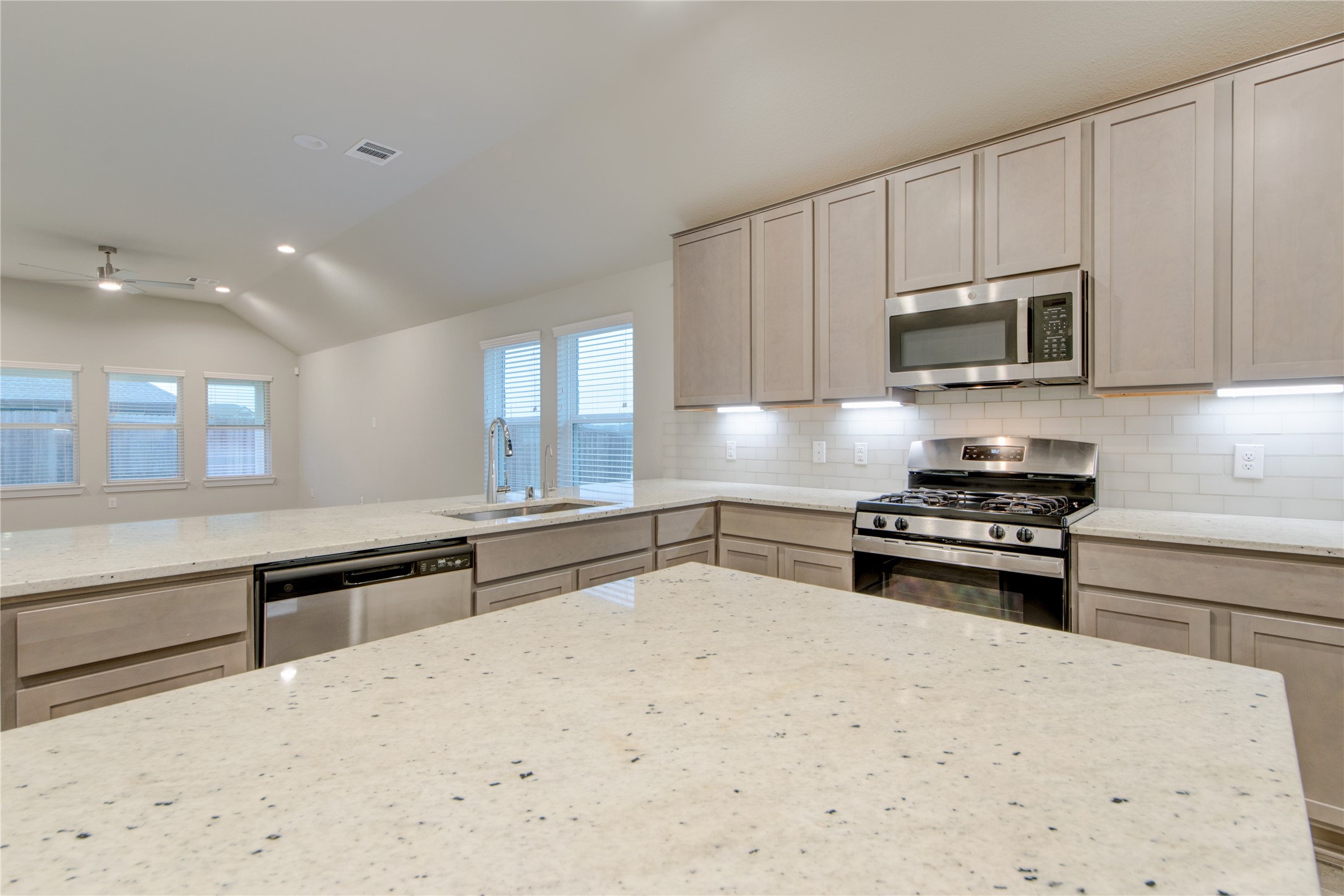 731 Orchard Vale Road Rosharon, TX 77583 - Photo 13 of 37