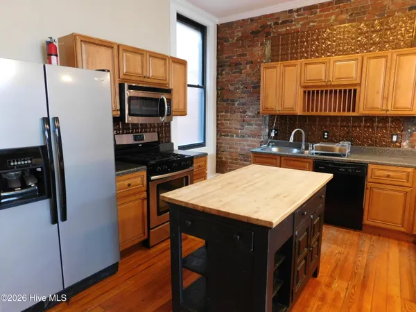 $2,195 | 216 Middle Street, Unit B, New Bern, NC 28560