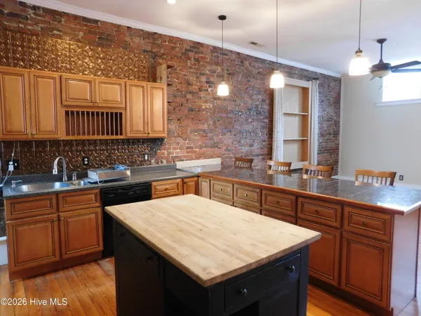 $2,195 | 216 Middle Street, Unit B, New Bern, NC 28560