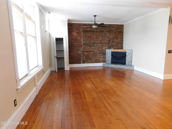 $2,195 | 216 Middle Street, Unit B, New Bern, NC 28560