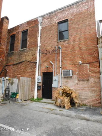 $2,195 | 216 Middle Street, Unit B, New Bern, NC 28560