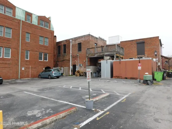 $2,195 | 216 Middle Street, Unit B, New Bern, NC 28560