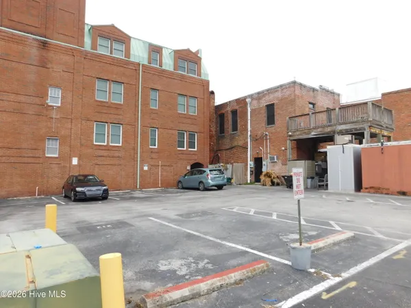 $2,195 | 216 Middle Street, Unit B, New Bern, NC 28560